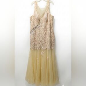 Glow Dress NWT Formal Dress Champagne Color Sz 22